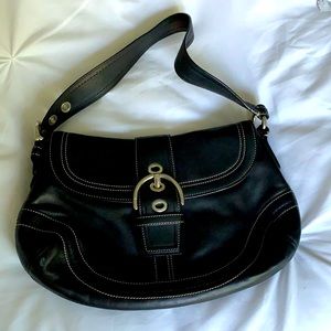 Black shoulder bag.
